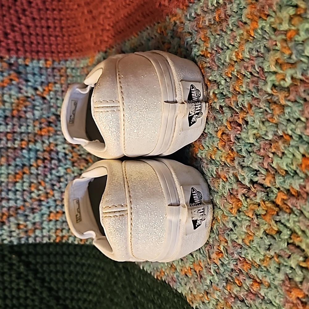 Vans - Picture 3 of 5